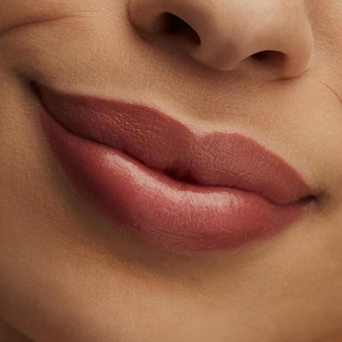 MAC Lustre Lipstick - HUG ME - Neutral flesh pink