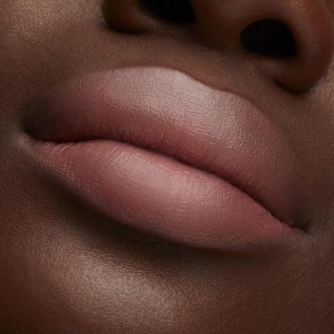 MAC Lustre Lipstick - HUG ME - Neutral flesh pink