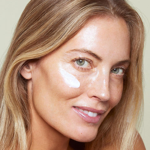 Clarins Extra-Firming Day Cream | Anti Aging Moisturizer | Skin Looks More Radiant, Visibly Firmer and Plumper After 28 Days* | Smoothes Appearance of Lines and Wrinkles | Evens Skin Tone | Hydrates